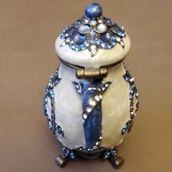 Jay Strongwater Miniature Teapot Trinket Box English Garden Chantel
5062 - Picture 2 of 10